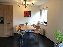 Chic Beachside Stay w/ Sauna