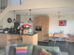 Chic Beachside Stay w/ Sauna