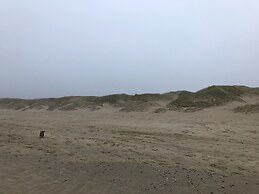 Chic Beachside Stay w/ Sauna