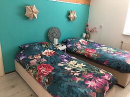 Chic Beachside Stay w/ Sauna