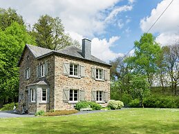 Cottage in Alle Sur Semois With Garden