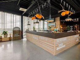 Comfortable Lodge With Terrace, in Bloemendaal