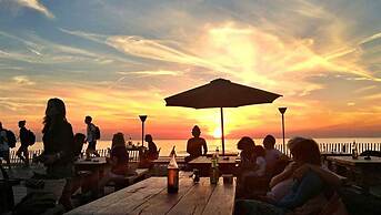 Comfortable Lodge With Terrace, in Bloemendaal