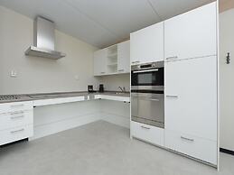 Comfortable Lodge With Terrace, in Bloemendaal