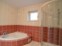 Cottage With Swimming Pool