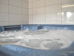 Cottage With Swimming Pool