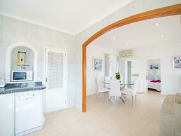 Belvilla by OYO Paris