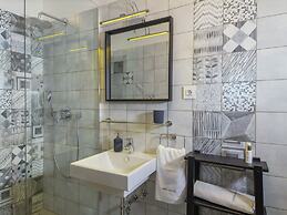 Villa with Swimming Pool, Outdoor Kitchen, Sauna, Hot Tub, Play Area, 