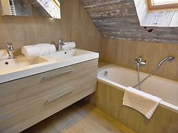 Comfortable Chalet With Indoor Pool, Hammam and Sauna Near Stoumont