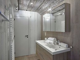 Comfortable Chalet With Indoor Pool, Hammam and Sauna Near Stoumont