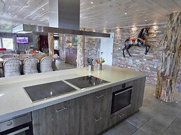 Comfortable Chalet With Indoor Pool, Hammam and Sauna Near Stoumont
