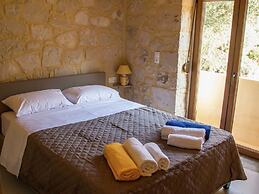 Beautiful new Stone Villa, Large Private Pool, Privacy, View of bay Ba