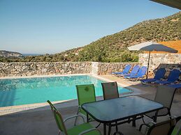 Beautiful new Stone Villa, Large Private Pool, Privacy, View of bay Ba