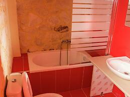 Beautiful new Stone Villa, Large Private Pool, Privacy, View of bay Ba