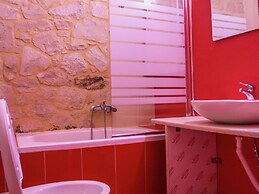 Beautiful new Stone Villa, Large Private Pool, Privacy, View of bay Ba