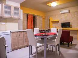 Beautiful new Stone Villa, Large Private Pool, Privacy, View of bay Ba