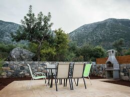 Beautiful new Stone Villa, Large Private Pool, Privacy, View of bay Ba