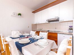 Adorable Apartment With Terrace, Hot Tub & Sea View