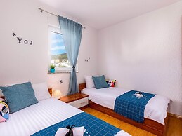 Adorable Apartment With Terrace, Hot Tub & Sea View