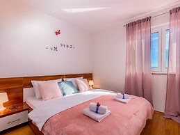 Adorable Apartment With Terrace, Hot Tub & Sea View