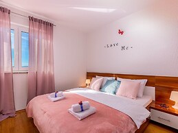 Adorable Apartment With Terrace, Hot Tub & Sea View