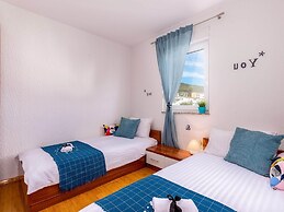 Adorable Apartment With Terrace, Hot Tub & Sea View