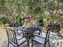Villa in Murter With Pool