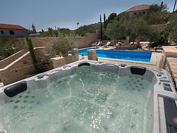 Villa in Murter With Pool