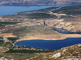 Waterfront Apartment in Maslenica With Sun Shower
