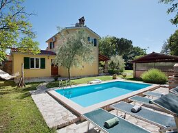 Peaceful Holiday Home in Umag With Swimming Pool