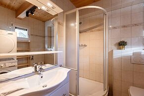 Snug Chalet With Infrared Sauna