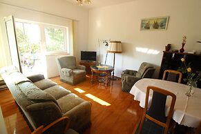 Simplistic Apartment in Starigrad near Sea