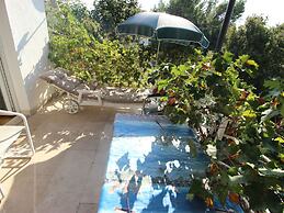 Simplistic Apartment in Starigrad near Sea