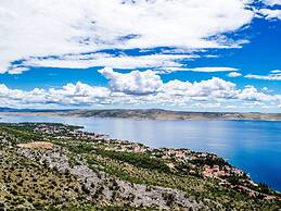 Simplistic Apartment in Starigrad near Sea