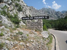 Simplistic Apartment in Starigrad near Sea