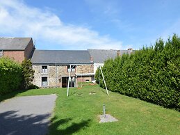 Cottage in Winenne With Garden