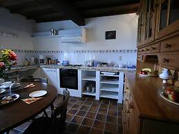 Cottage in Winenne With Garden