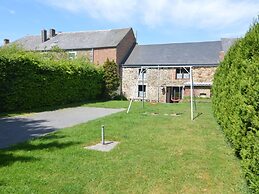 Cottage in Winenne With Garden