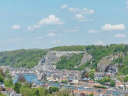 Cottage in Winenne With Garden