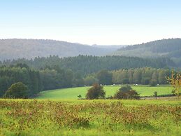 Cottage in Winenne With Garden