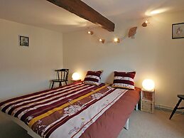 Cottage in Winenne With Garden