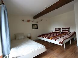 Cottage in Winenne With Garden