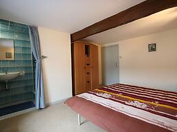 Cottage in Winenne With Garden