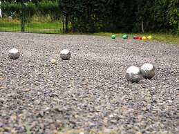 Cottage in Winenne With Garden