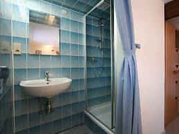 Cottage in Winenne With Garden