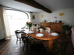 Cottage in Winenne With Garden