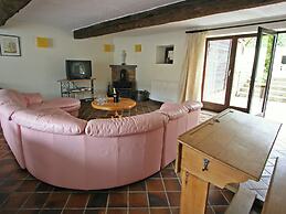 Cottage in Winenne With Garden