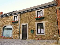 Cottage in Winenne With Garden