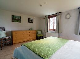 Pleasant Holiday Home With Garden in Ciney