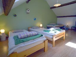 Pleasant Holiday Home With Garden in Ciney